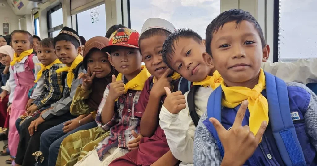 Jelita Sriwijaya- Satu Buku, Berjuta Mimpi! ☁️Bersama 30 anak-anak hebat Sekolah Pinggiran Sriw (1)